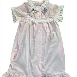 💥50% sale💥Vintage lace and embroidered night shirt or dress size SP. E#119